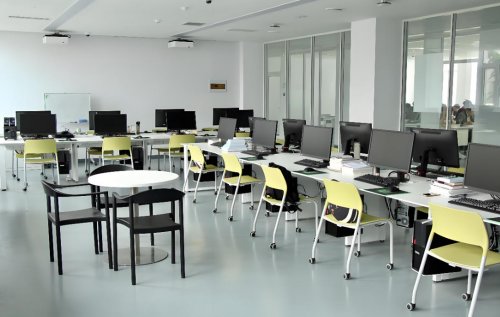 神奇的工作室的核心业务是什么？